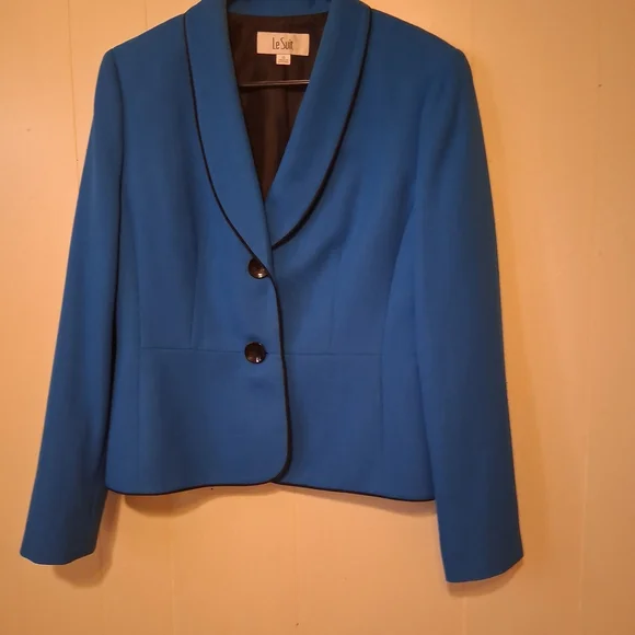 Le Suit Women's Blue Blazer with Black Accents - Picture 4 of 4